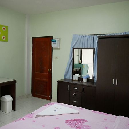 Phuttipong Apartment Khon Kaen Esterno foto